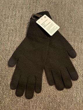 NWT Lululemon Warm Revelation Gloves Black - XS
